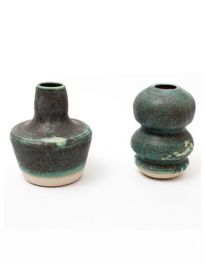 2 vases émail vert mât