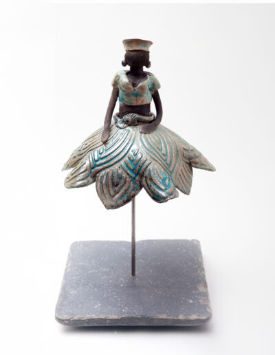 Africaine sur socle Raku