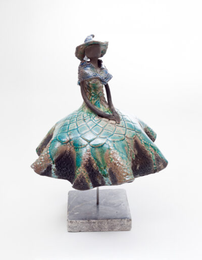 Danseuse chapeau pointu bleu Raku