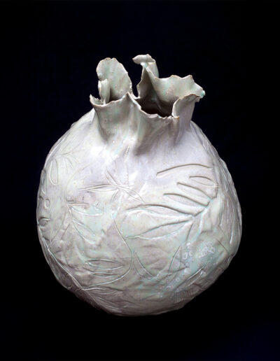 Grand vase boule déstructuré vert pâle HT