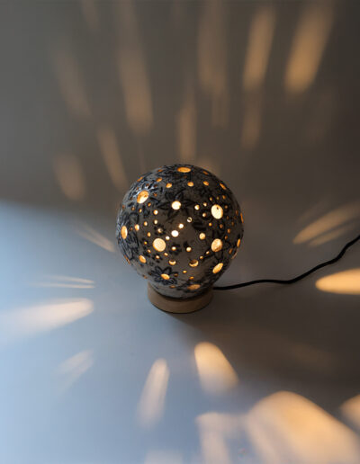 Photophore boule Raku avec socle et lampe