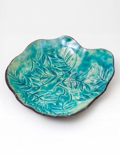 Plat bleu vert Raku impression feuilles