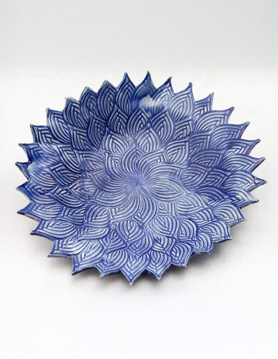 Plat fleur émail bleu HT