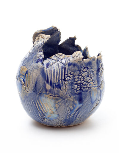 Vase boule déstructuré bleu foncé HT