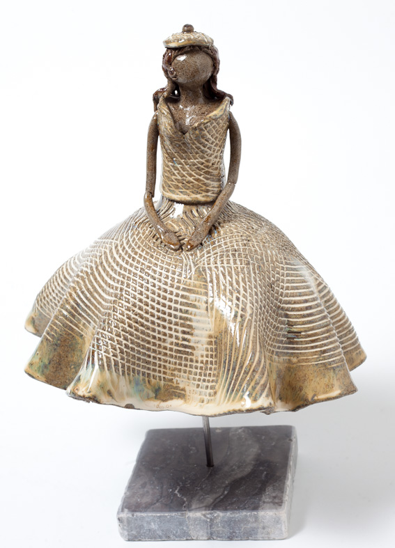 Danseuse au bêret sur socle marbre grès gris émaillé